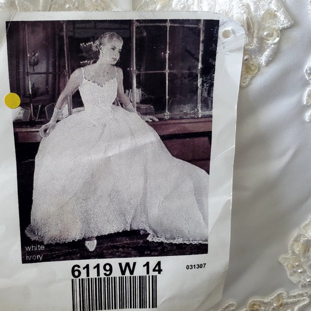Wedding gown
